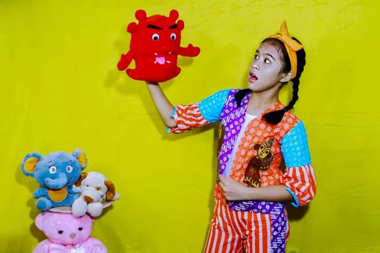 Ilustrasi - Sastrawan cilik Kota Yogyakarta, Binar Mutiara Yahya mendongengkan cerita bertema Semangatku Tangguh Semangatku Tumbuh Itulah Harapanku, beberapa waktu lalu, dalam sebuah lomba tingkat nasional  (ANTARA/HO-Dinas Kebudayaan Kota Yogyakarta)