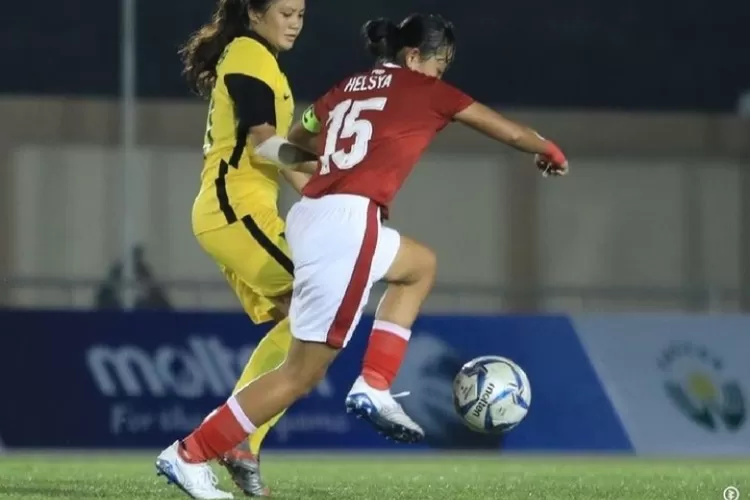 Aksi Sang kapten Timnas Indonesia Wanita Helsya melawan Malaysia (Instagram/@pssi)