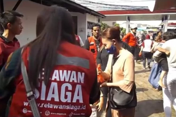 Pembagian daging hewan kurban di DPP relawan Siaga (dok. Klikanggaran)