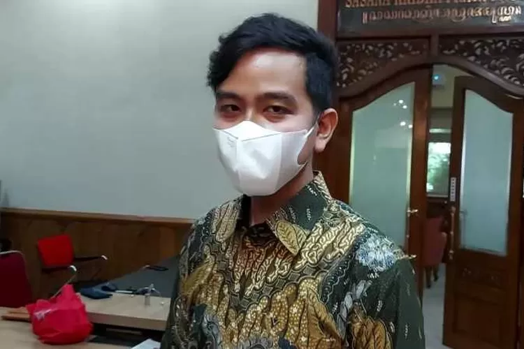 Wali Kota Solo Gibran Rakabuming Raka copot direktur PDAM Solo (Endang Kusumastuti)