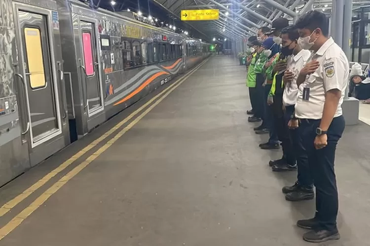 Petugas KAI Daop 8 siap menerapkan syarat naik kereta api terbaru