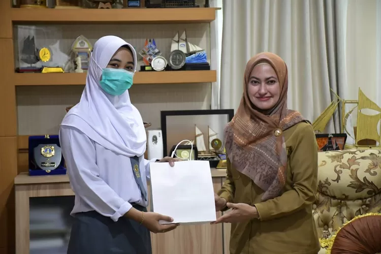 Bintang dan Bupati Luwu Utara (Dok. LHR)