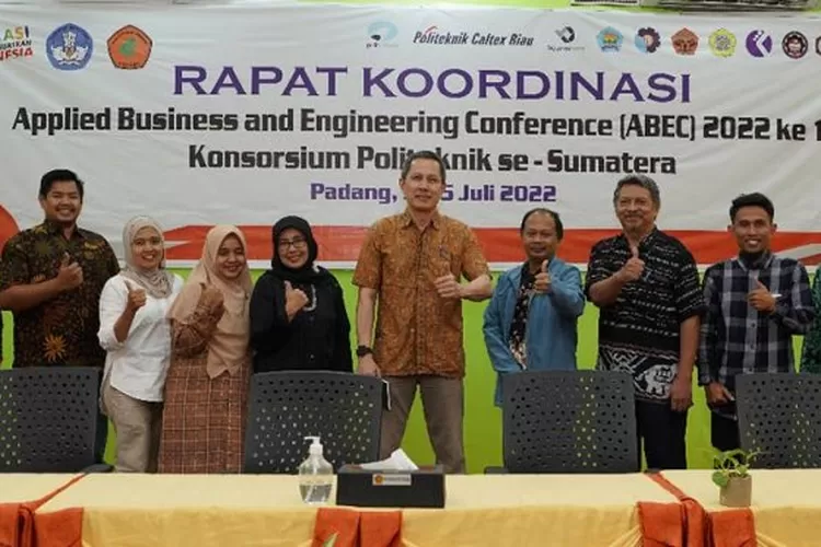 Daniel Sutopo Pamungkas, Ph.D. terpilih sebagai Ketua Konsorsium Politeknik se-Sumatera yang pemilihannya digelar bertepatan dengan Rapat Koordinasi ABEC (Applied Business and Engineering Conference) yang dituanrumahi Politeknik Negeri Padang (PNP), 4 Juli 2022 lalu.