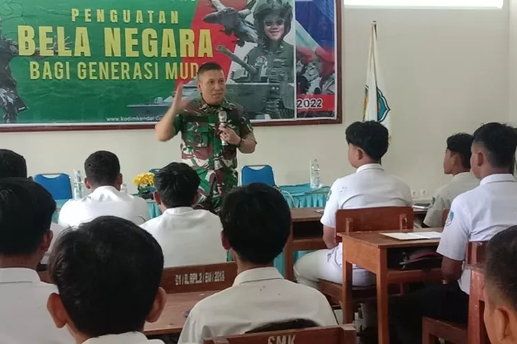 Dandim 0715 Kendal Letkol Inf Jenry Polii bangkitkan asa nasionalisme siswa baru SMK Bina Utama Kendal.  (Edi Prayitno/ kontributor Kendal)