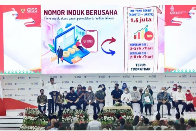 Presiden Jokowi dalam acara pemberian NIB bagi pelaku UMK perseorangan, Rabu (13/07/2022), di Gedung Olahraga Nanggala Kopassus, Jaktim. (Foto: Humas Setkab) 