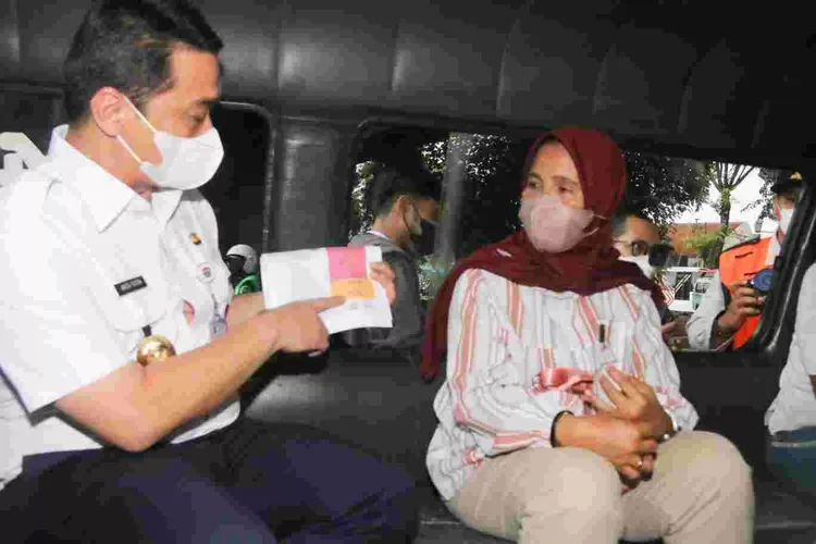 Wagub DKI Ariza sidak angkot untuk memastikan tidak ada tindak pelecehan terhadap perempuan di angkot Jakarta.