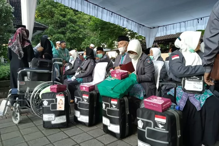  Ilustrasi pelepasan jemaah calon haji asal Kota Mataram, Provinsi Nusa Tenggara Barat. (19/6-2022).  (Foto: ANTARA/Nirkomala)