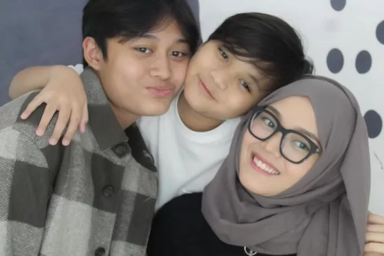 Nathalie Holscher gugat cerai Sule, warganet nilai anak-anak Sule angkuh. (Gorajuara/ dok: Instagram/ putridelinaa)