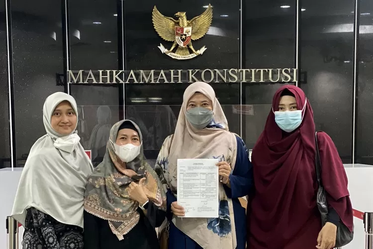 ketua AILA Indonesia Rita Hendrawati Soebagio MSi dan kuasa hukum dari AFS dan rekan, Nurul Amalia SH. MH sebagai Ketua Yayasan PAHAM Indonesia.