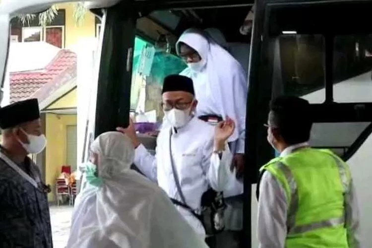 Jamaah haji kloter 2 tiba di Asrama Haji Donohudan Sabtu (16/7/2022) (Endang Kusumastuti)