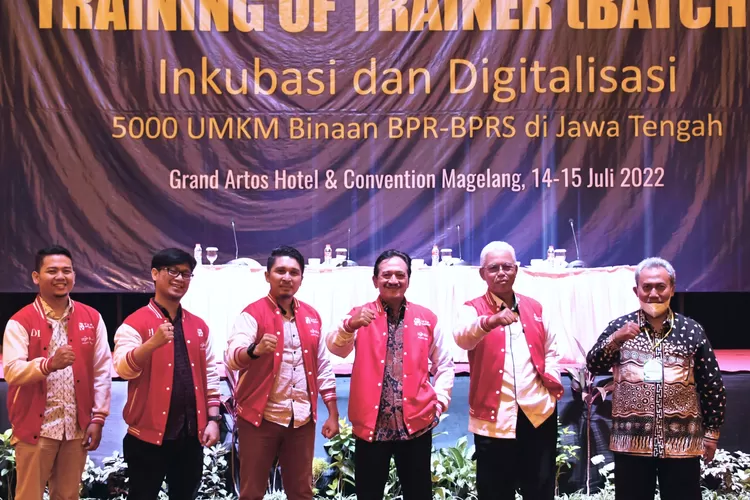 Perbarindo Jateng kembali menggelar Training of Trainer (ToT) Inkubasi dan Digitalisasi UMKM Binaan BPR-BPRS. Kali ini, digelar Perbarindo wilayah Kedu bertempat di Grand Artos Hotel &amp; Convention,  Magelang. (Dok Perbarindo)