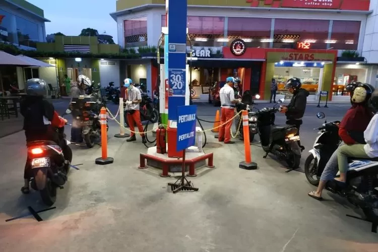 Masyarakat masih bisa membeli BBM subsidi Pertalite tanpa harus mengunduh MyPertamina. (istimewa)