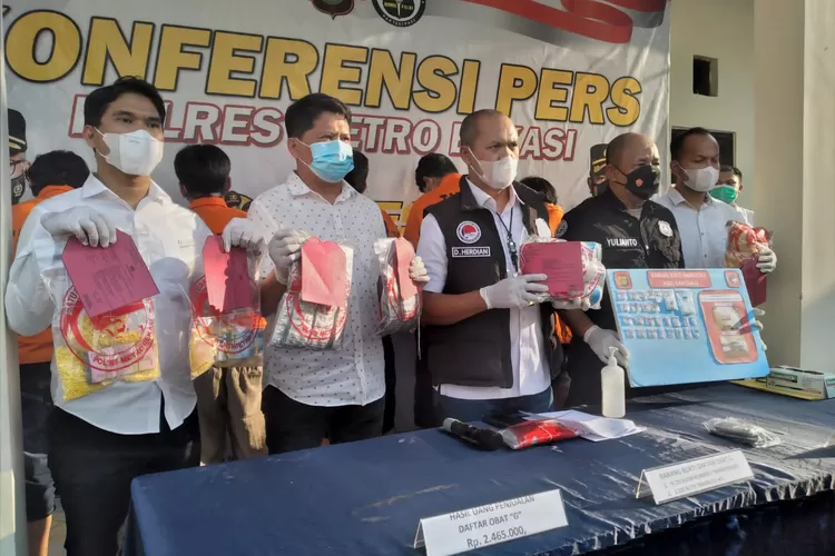 Polres Metro Bekasi mengungkap 28 kasus peredaran narkotika di wilayah Cikarang dalam keterangan pers pada Senin (18/7/2022). (FOTO: Dharma/Suarakarya.id)