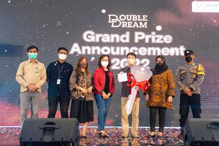 Pengundian hadiah di Program Double Dream berupa 1 unit apartemen dilaksanakan pada Sabtu (16/7/2022) di Indonesia Convention Exhibition (ICE) BSD City oleh Monik William selaku Deputy Group CEO Sinar Mas Land  (Sinar Mas Land)