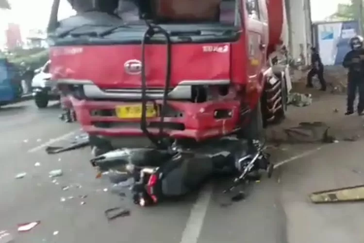 Kecelakaan di Jalan Altermatif Cibubur, 11 Orang Tewas Terlindas Truk Pertamina