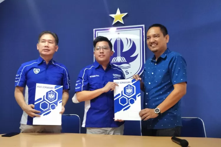 Dari kiri, Wiwin Handoyo, Direktur Yamaha Mataram Sakti, Michael Santoso, Komisaris Yamaha Mataram Sakti dan CEO PSIS Semarang Yoyok Sukawi. PSIS dan Yamaha kembali jalin kerjasama. (Ayosemarang.com/ Audrian Firhannusa)