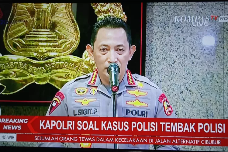 Kapolri Jenderal Pol Listyo Sigit Prabowo nonaktifkan Kadiv Propam Irjen Ferdy Sambo dan Pelaksana Tugas diambil alih Wakapolri Komjen Gatot Eddy Pramono  (dokumentasi )