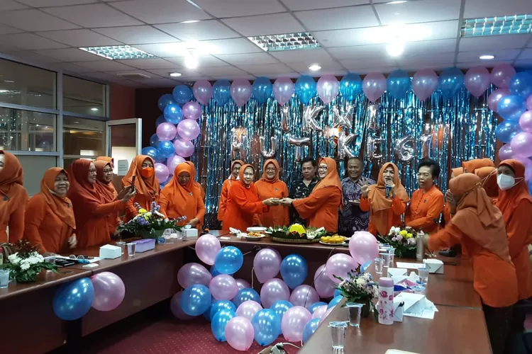 Acara HUT ini diisi dengan potong tumpeng bersama di seluruh IKWI Nusantara, baik di provinsi, dan di kabupaten/kota (Humas PWI)