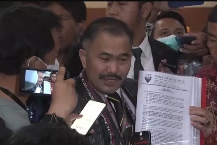 Pengacara keluarga Brigadir Yoshua atau Brigadir J, Kamaruddin Simanjuntak, SH di Bareskrim Polri.  (Polri TV)