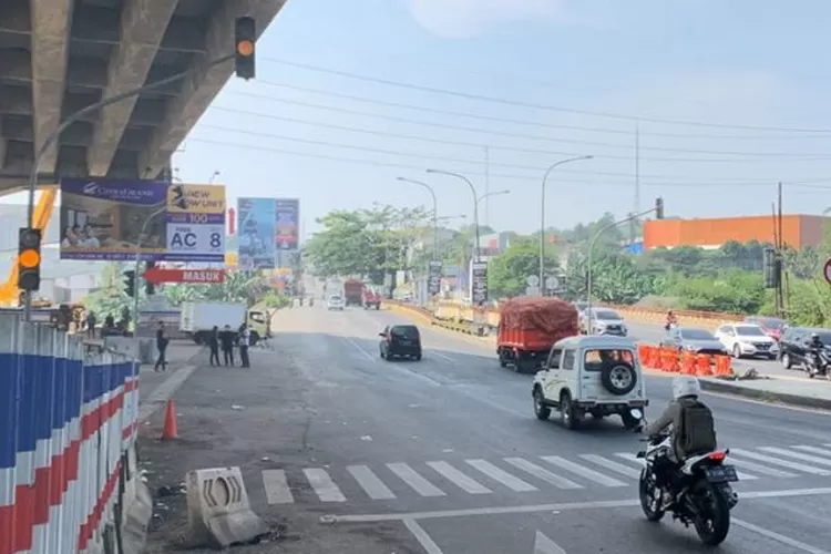 Lokasi kecelakaan maut truk tangki Pertamina dengan belasan motor dan mobil di Cibubur Bekasi. (dokumentasi )