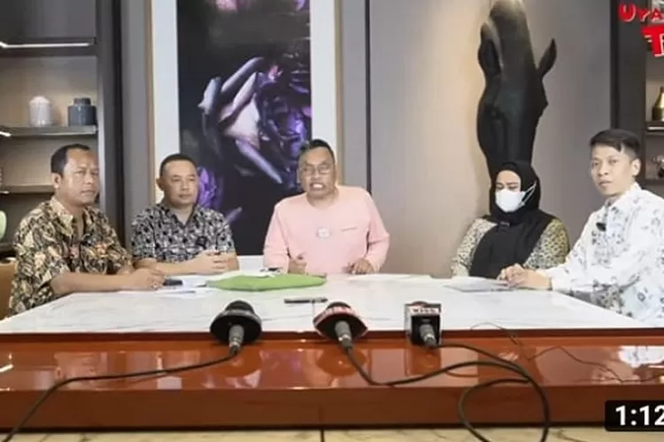 Sejumlah pengurus yayasan resmi pemilik universitas Ibnu Chaldun (Uya Kuya TV)