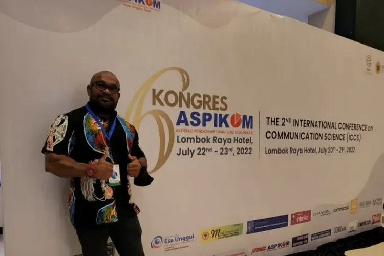 Dodi Yapsenang Putra Asli Papua Tampil Sebagai Pembicara Pada Kongres ASPIKOM Mewakili PT Kilang Pertamina Internasional RU VII Kasim (Humas PT Kilang Pertamina Internasional RU VII Kasim)