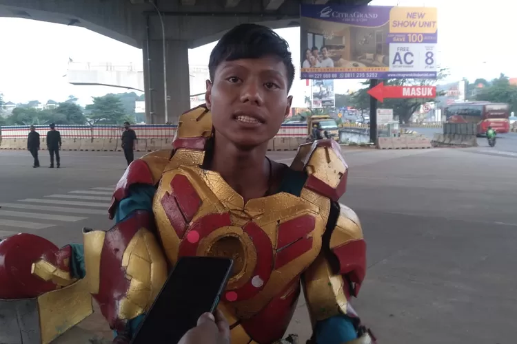 Iron Man Super Hero Bekasi Selamatkan Dua Korban Kecelakaan Maut Truck Pertamina Bekasi Kinian