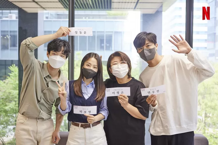 Drama Korea Netflix Berdasarkan Webtoon 'Daily Dose of Sunshine' Telah Mengumumkan Deretan Pemeran Utamanya (entertain.naver.com)