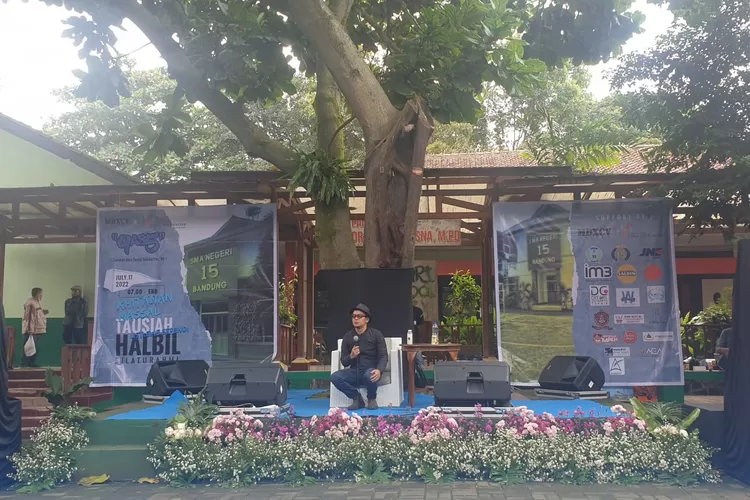 Tausiyah Ustad Evie Effendi Pada Acara Sunatan Berjamaah DI SMAN 15 Bandung (GoraJuara.com/dok AKSI)