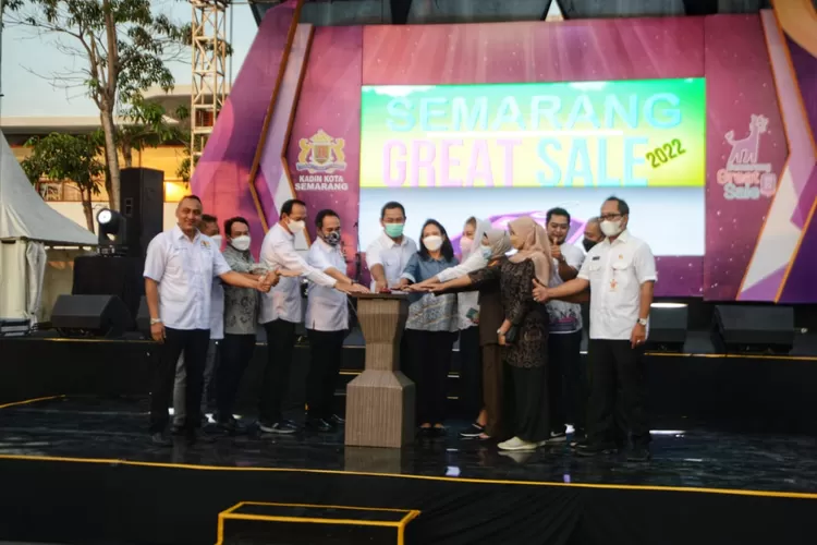Forkopimda Kota Semarang dan Kadin Kota Semarang meresmikan Semargres 2022. (Ayosemarang.com/ Audrian Firhannusa)