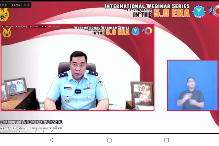 Kepala RSPAU dr. S. Hardjolukito Marsma TNI dr. Mukti A Berlian, Sp.PD., Sp.Kp., dalam Webinar Internasional. (Dokumen RSPAU.)