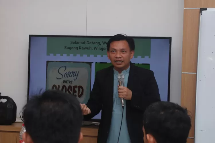 Awaluddin Faj, Salah satu Pemateri Pelatihan Teknik Closing dan cara Promosi Sekolah yang Efektif