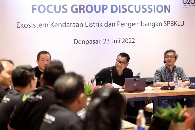 PT PLN (Persero) menggelar Focus Group Discussions (FGD) untuk menambah Stasiun Penukaran Baterai Kendaraan Listrik Umum (SPBKLU) di Indonesia yang digelar di Hotel Andaz, Denpasar, Sabtu, 23 Juli 2022.