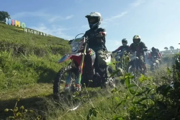 Ribuan Crosser Se-Indonesia Unjuk Gigi Jajal Jalur Tanah Wisata Pangalengan (Yuwana Kurniawan)