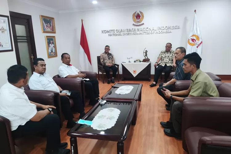 Ketua Umum KONI Pusat Marciano Norman menerima kunjungan Ketua Umum terpilih PB ABTI di Jakarta, Senin (25/7/2022).