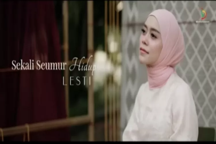 Lirik Sekali Seumur Hidup &ndash; Lesti Kejora (Tangkapan layar YouTube /3D Entertainment)