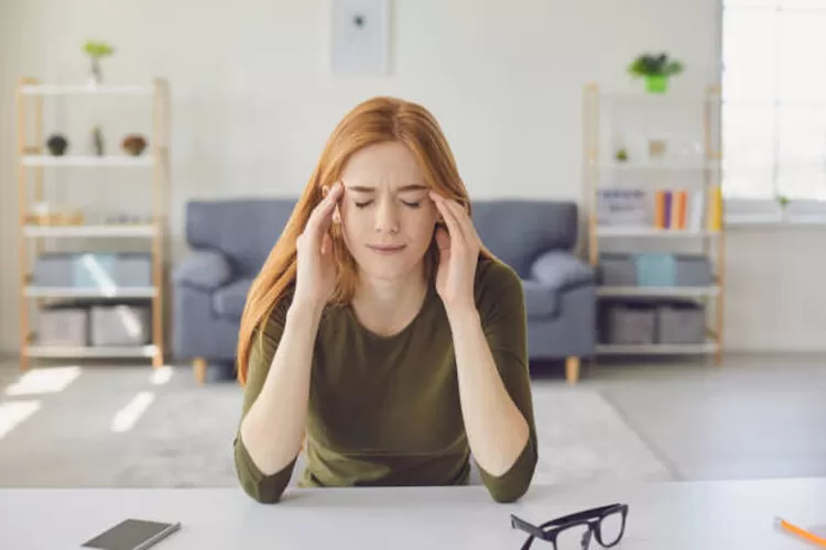 Ilustrasi orang sedang overthinking  (Lacheev / pixabay)