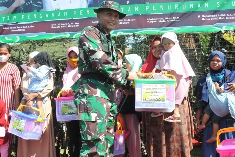 Pelaksanaan TNI Manunggal Membangun Desa (TMMD) ke 114 Kodim 0620 Kabupaten Cirebon Tahun 2022, di Desa Jatiseeng Kidul Kecamatan Ciledug Kabupaten Cirebon secara resmi dibuka oleh Bupati Cirebon H Imron Rosadi, Selasa 26 Juli 2022. 