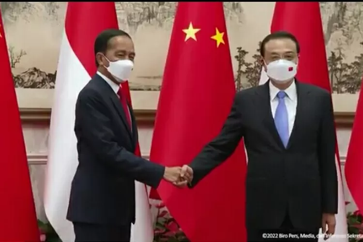 Presiden Jokowi dan Perdana Menteri Li Keqiang. (Tangkapan YouTube Sekretariat Presiden)
