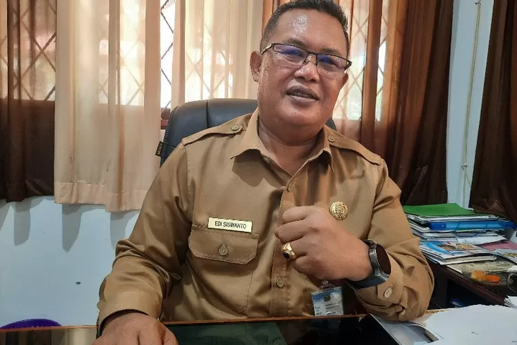 Kepala Dinas Dulcapil Kabipaten Dorong - Edi Siwanto (suarakarya.id - Yacob Nauly)