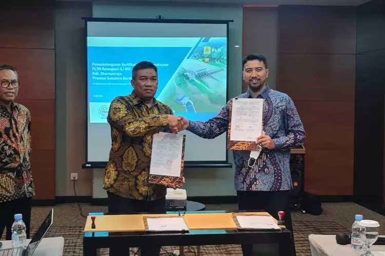 Penandatangan Sertifikat Tanggal Pembiayaan, antara PT Brantas Total Energi dengan PLN UIW Sumbar, pada Jumat (15/07) bertempat di Ballroom Cempaka 1-2 Hotel Santika Slipi Jakarta.