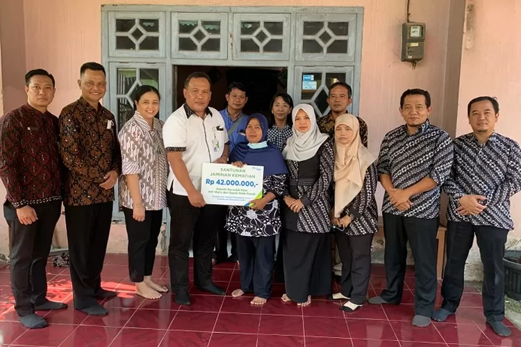   Suasana saat penyerahan klaim BPJS Ketenagakerjaan bersama Bawaslu Kabupaten Kediri