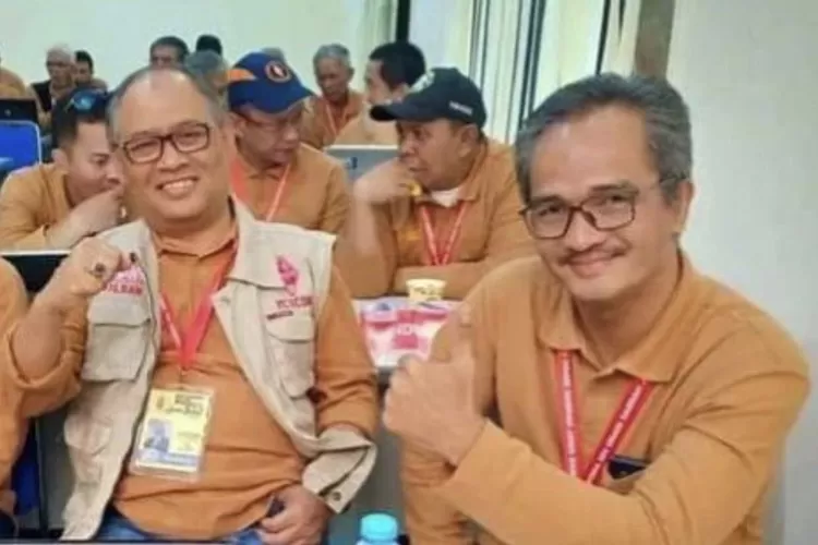 Ketua Orari Lokal Kabupaten Bandung, Drs. H. Erry Ridwan Latif, M. Ag., (kanan) bersama  Ketua DPP Orari Lokal Kabupaten Bandung, Prof. Dr. Dadan Wildan, M. Hum 