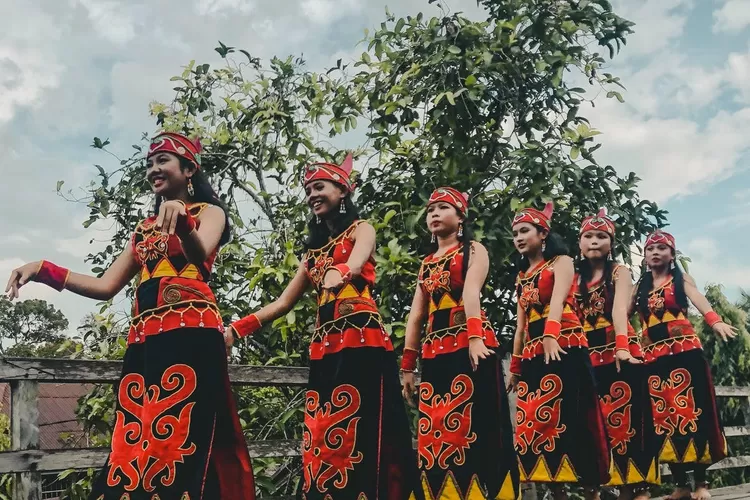 Suku Dayak, salah satu dari 9 suku tertua di Indonesia. (pexel.com)