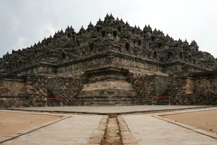 Candi Borobudur, salah satu peninggalan Kerajaan Buddha di Indonesia