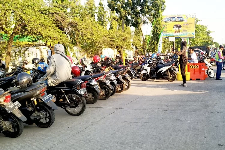 Parkir di tempat khusus masuk dalam target penerimaan PAD di tahun 2022. (edi prayitno/kontributor Kendal)