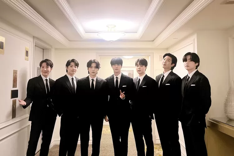 HYBE Buka Suara Terkait Pendafataran Wajib Militer Anggota BTS (Gorajuara.com/Twitter @bts_bighit)