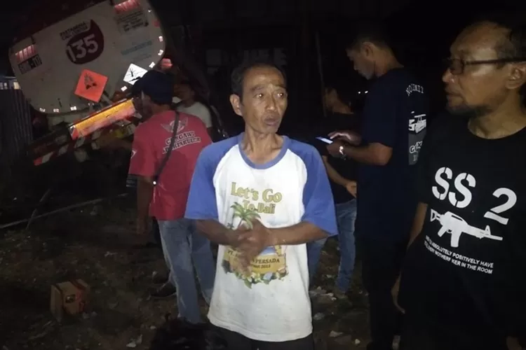 Sapto Setiyanto, warga Jomblang Legok, Tanah Putih Semarang. Sapto jadi pahlawan karena ikut menolong sopir yang terjepit truk tangki Pertamina.  (Ayosemarang.com/ Audrian Firhannusa)