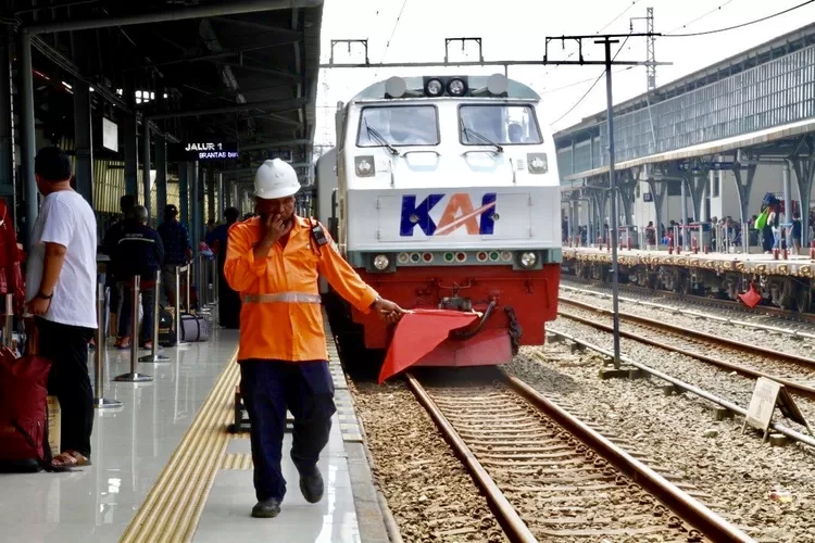 [Ilustrasi] Kereta Api hendak berangkat dari Stasiun Senen Jakarta -  Foto: Henry Lukmanul Hakim