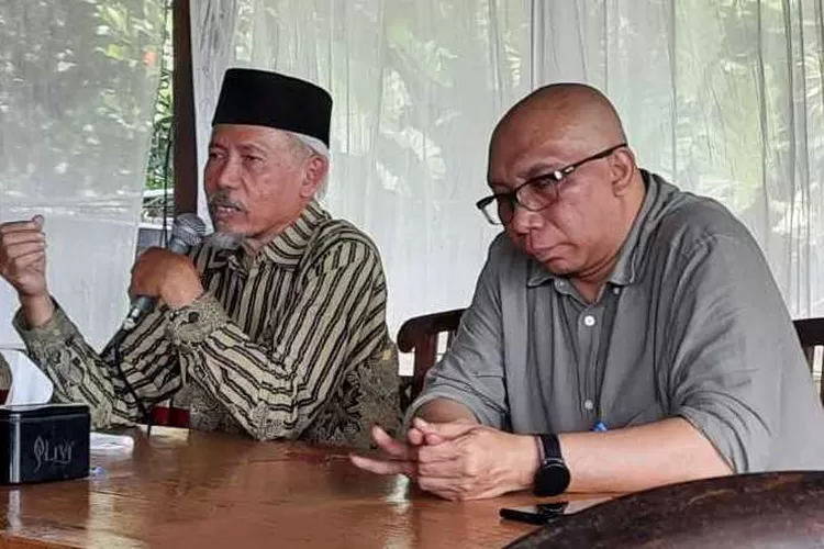 Dua guru besar baru UMS Prof Fatah Santoso dan Prof Kelik  Wardiono (Endang Kusumastuti)